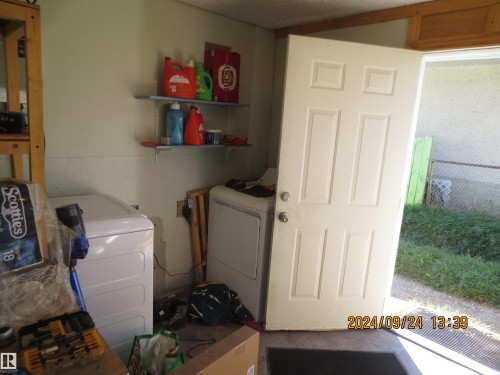 4623 4 Avenue, Edson, AB - Indoor Photo Showing Laundry Room