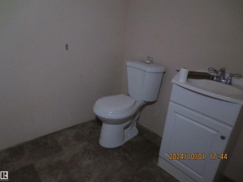 4615 4 Avenue, Edson, AB - Indoor Photo Showing Bathroom