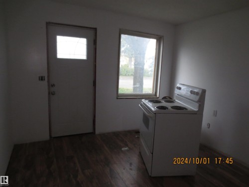 4615 4 Avenue, Edson, AB - Indoor Photo Showing Laundry Room