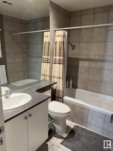 405 11415 100 Avenue, Edmonton, AB - Indoor Photo Showing Bathroom