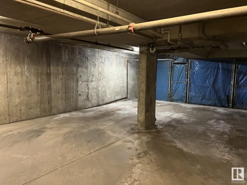 405 11415 100 Avenue, Edmonton, AB - Indoor Photo Showing Garage