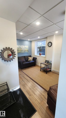 8612 104 Street, Edmonton, AB - Indoor