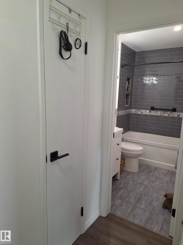 301 7220 144 Avenue, Edmonton, AB - Indoor Photo Showing Bathroom