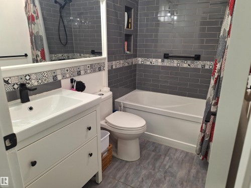 301 7220 144 Avenue, Edmonton, AB - Indoor Photo Showing Bathroom