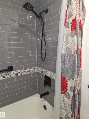 301 7220 144 Avenue, Edmonton, AB - Indoor Photo Showing Bathroom