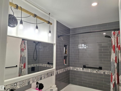 301 7220 144 Avenue, Edmonton, AB - Indoor Photo Showing Bathroom