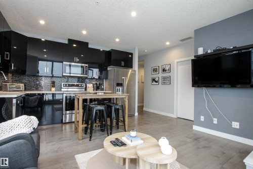 2003 10238 103 Street, Edmonton, AB - Indoor