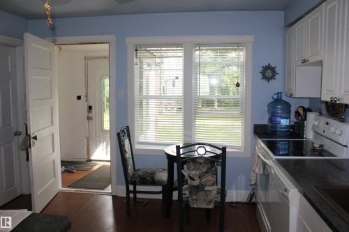 109 Main Road, Derwent, AB - Indoor Photo Showing Kitchen