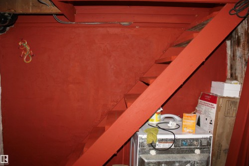 109 Main Road, Derwent, AB - Indoor Photo Showing Other Room