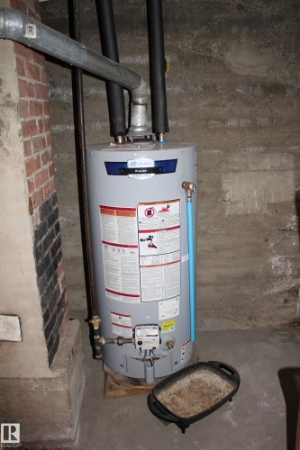 109 Main Road, Derwent, AB - Indoor Photo Showing Basement