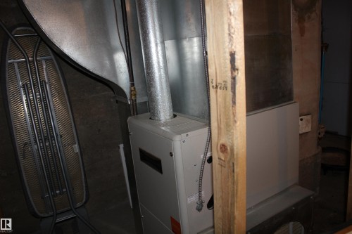 109 Main Road, Derwent, AB - Indoor Photo Showing Basement