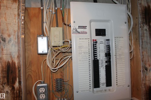 109 Main Road, Derwent, AB - Indoor Photo Showing Basement