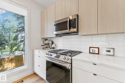 10363 149 Street, Edmonton, AB - Indoor Photo Showing Kitchen With Upgraded Kitchen