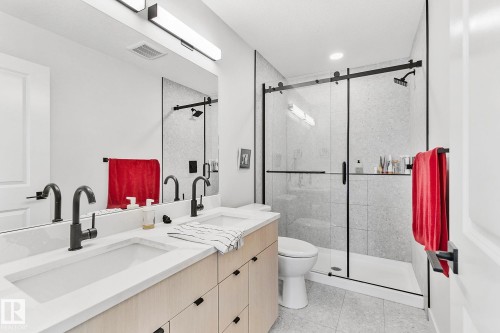 10363 149 Street, Edmonton, AB - Indoor Photo Showing Bathroom