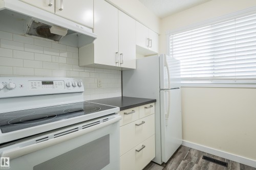 105 14707 53 Avenue, Edmonton, AB - Indoor Photo Showing Kitchen