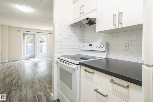 105 14707 53 Avenue, Edmonton, AB - Indoor Photo Showing Kitchen