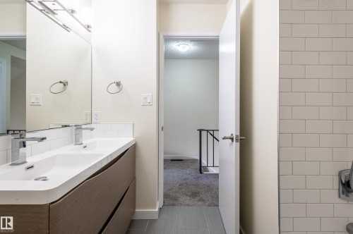 105 14707 53 Avenue, Edmonton, AB - Indoor Photo Showing Bathroom