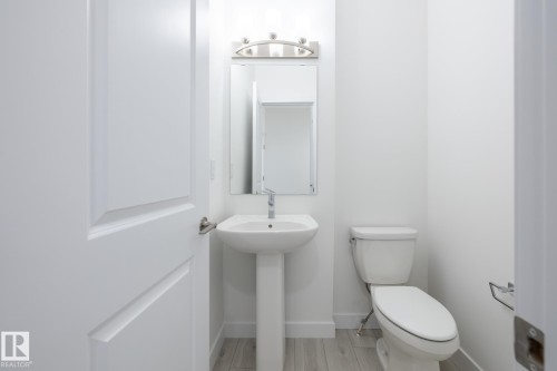 14 7110 Keswick Common, Edmonton, AB - Indoor Photo Showing Bathroom