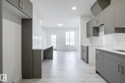 14 7110 Keswick Common, Edmonton, AB - Indoor Photo Showing Kitchen With Upgraded Kitchen