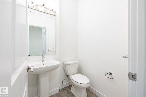 25 7110 Keswick Common, Edmonton, AB - Indoor Photo Showing Bathroom