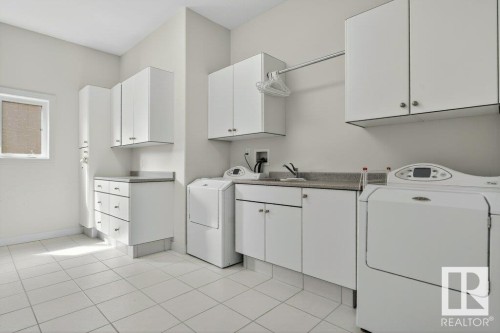 1128 119 Street, Edmonton, AB - Indoor Photo Showing Laundry Room