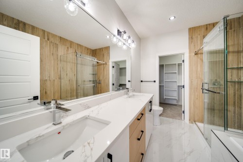 8824 183 Avenue, Edmonton, AB - Indoor Photo Showing Bathroom