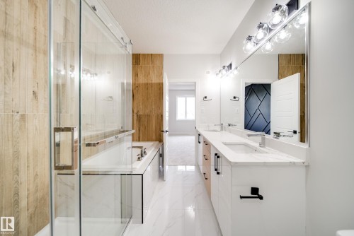 8824 183 Avenue, Edmonton, AB - Indoor Photo Showing Bathroom