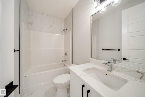 8824 183 Avenue, Edmonton, AB - Indoor Photo Showing Bathroom