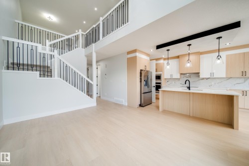 8824 183 Avenue, Edmonton, AB - Indoor Photo Showing Kitchen