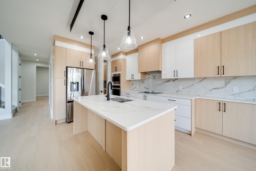 8824 183 Avenue, Edmonton, AB - Indoor Photo Showing Kitchen With Stainless Steel Kitchen With Double Sink With Upgraded Kitchen