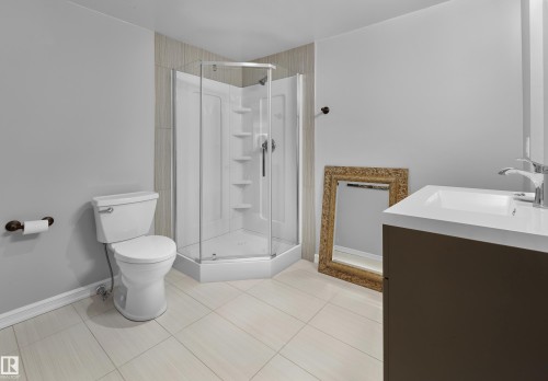 4111 Westcliff Heath Heath, Edmonton, AB - Indoor Photo Showing Bathroom