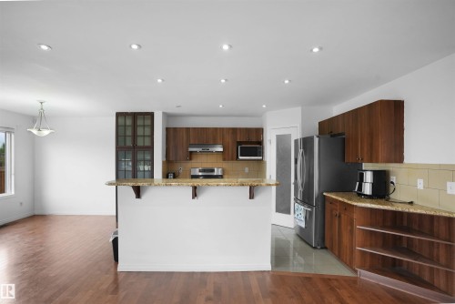 1932 51 Street, Edmonton, AB - Indoor Photo Showing Kitchen
