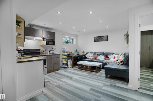 1932 51 Street, Edmonton, AB - Indoor Photo Showing Other Room