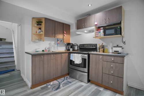 1932 51 Street, Edmonton, AB - Indoor Photo Showing Kitchen