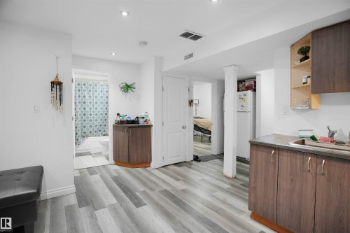 1932 51 Street, Edmonton, AB - Indoor