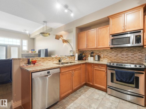412 12408 15 Avenue, Edmonton, AB - Indoor Photo Showing Kitchen With Double Sink