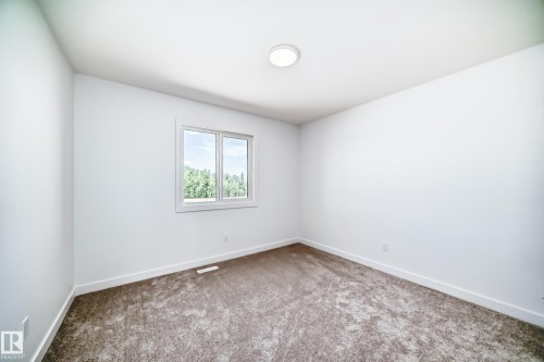 631 Kinglet Boulevard, Edmonton, AB - Indoor Photo Showing Other Room