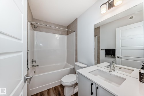 631 Kinglet Boulevard, Edmonton, AB - Indoor Photo Showing Bathroom