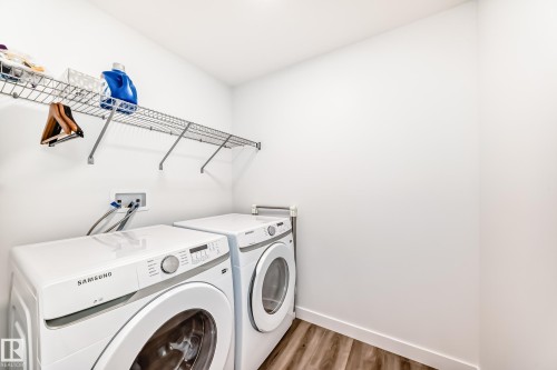 631 Kinglet Boulevard, Edmonton, AB - Indoor Photo Showing Laundry Room