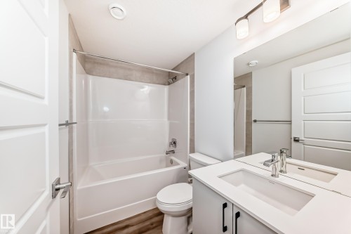 631 Kinglet Boulevard, Edmonton, AB - Indoor Photo Showing Bathroom
