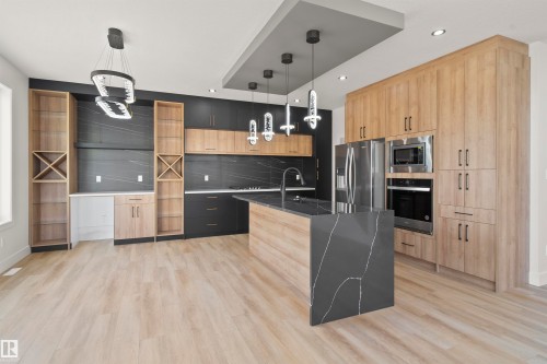 92 Eldridge Point(E), St. Albert, AB - Indoor Photo Showing Kitchen