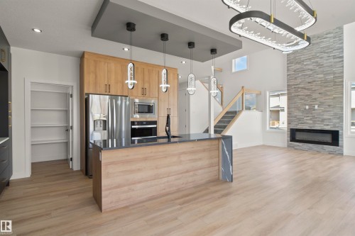 92 Eldridge Point(E), St. Albert, AB - Indoor Photo Showing Kitchen With Upgraded Kitchen