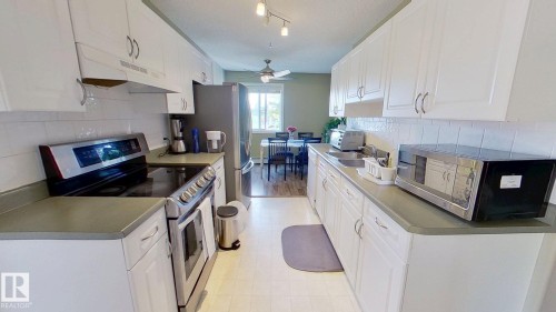 208 11446 40 Avenue, Edmonton, AB - Indoor Photo Showing Kitchen