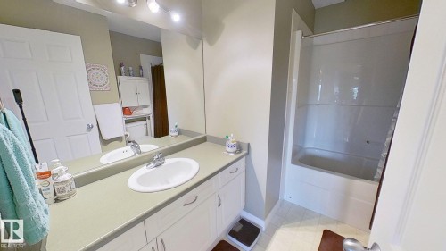 208 11446 40 Avenue, Edmonton, AB - Indoor Photo Showing Bathroom