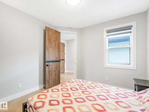 Bedroom featuring baseboards and light wood-type flooring - 15 Elwyck Gate, Spruce Grove, AB - Indoor Photo Showing Bedroom
