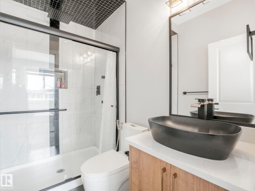 Full bath with a stall shower and vanity - 15 Elwyck Gate, Spruce Grove, AB - Indoor Photo Showing Bathroom