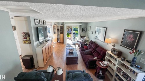3 Gold Eye Drive, Devon, AB - Indoor Photo Showing Living Room