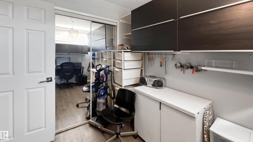 3 Gold Eye Drive, Devon, AB - Indoor