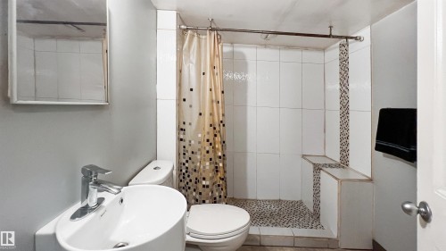 3 Gold Eye Drive, Devon, AB - Indoor Photo Showing Bathroom