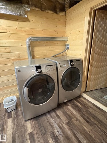 Laundry room featuring washing machine and dryer. - B58018 Hiway 29, Rural St. Paul County, AB - Indoor Photo Showing Laundry Room